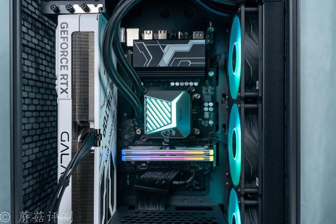 占地小内部空间大华擎B850M-XWIFI主板搭配Tower300机箱(图16)