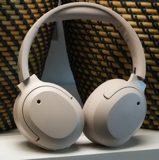 易倍体育网站：听劝！新年就送这款头戴耳机老用户都夸好用又体面送礼直接封神(图2)