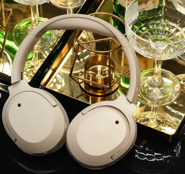 易倍体育网站：听劝！新年就送这款头戴耳机老用户都夸好用又体面送礼直接封神(图4)