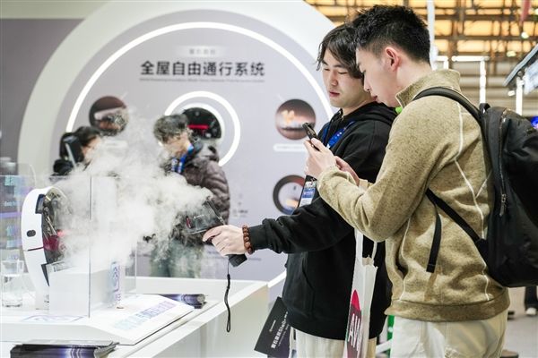 定义清洁60时代!萤石Stella星辰系列以双擎双热+世界模型破局行业痛点(图4)