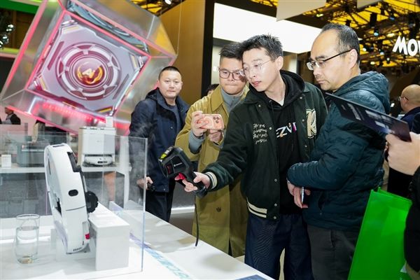 定义清洁60时代!萤石Stella星辰系列以双擎双热+世界模型破局行业痛点(图7)