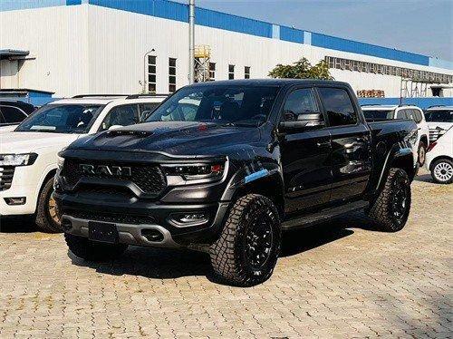 Emc易倍体育:25款道奇公羊霸王龙店内现车配置颜色可选90来万起售(图4)