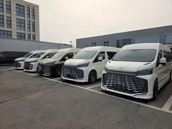 易倍体育网站：丰田海狮6座一室一厅配置齐全北京4S店报价(4